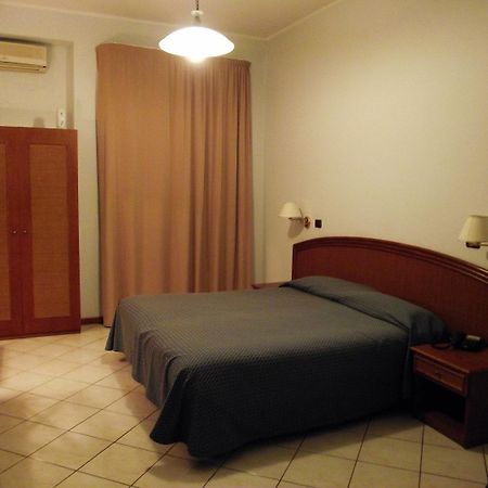 Hotel Riviera Lido Милацо Екстериор снимка