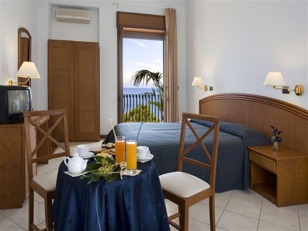 Hotel Riviera Lido Милацо Екстериор снимка
