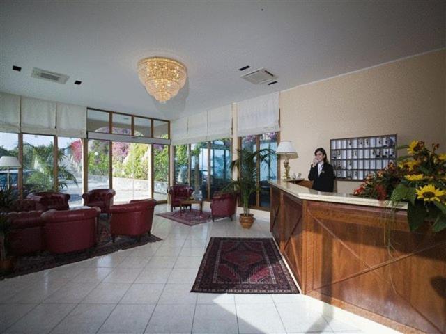 Hotel Riviera Lido Милацо Екстериор снимка