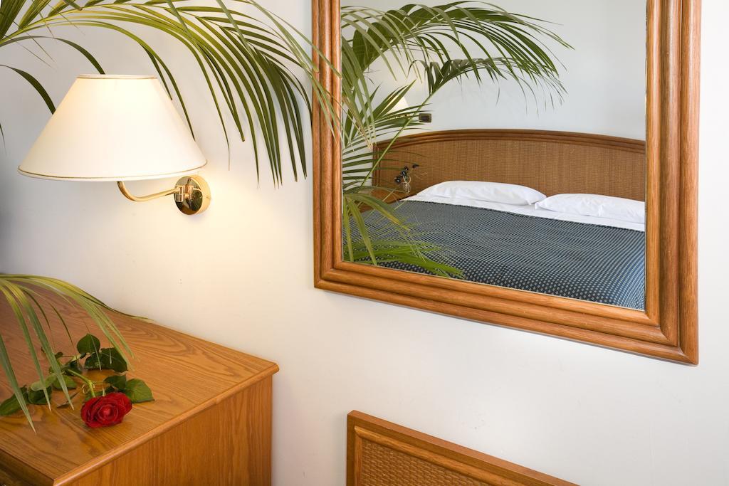 Hotel Riviera Lido Милацо Екстериор снимка