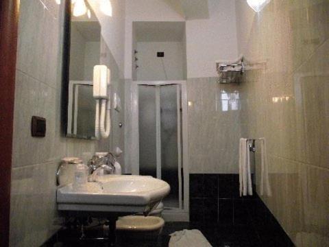 Hotel Riviera Lido Милацо Екстериор снимка