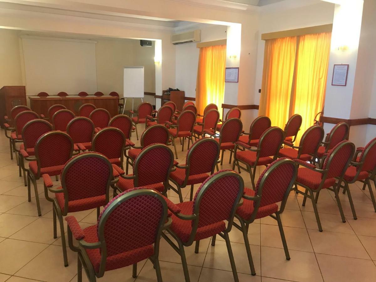 Hotel Riviera Lido Милацо Екстериор снимка